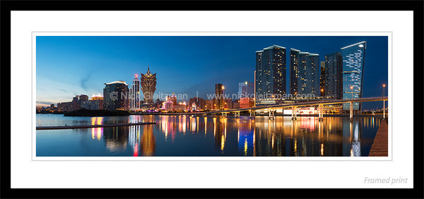 1999 Colours of Macau 写真集 Composed by 120,000 numeral figures from “0” to “9”, and a