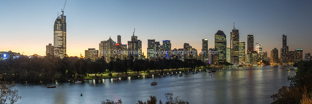 160629-1918-25 <i>Brisbane Dusk #4</i>