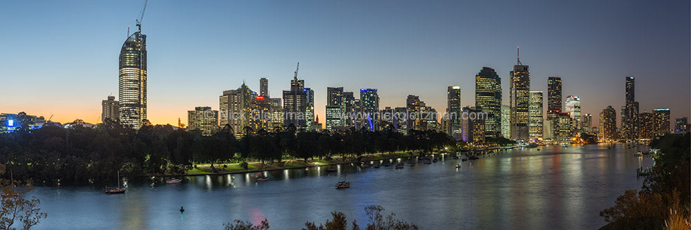 160629-1929-36 <I>Brisbane Dusk #5</i>